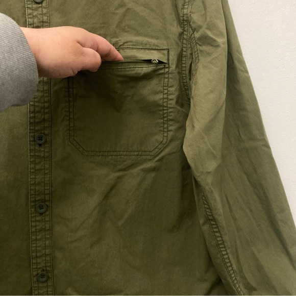 Duluth Trading Co. Men's Shirt Button Down M Green Organic Cotton Zip Pocket - Picture 6 of 15